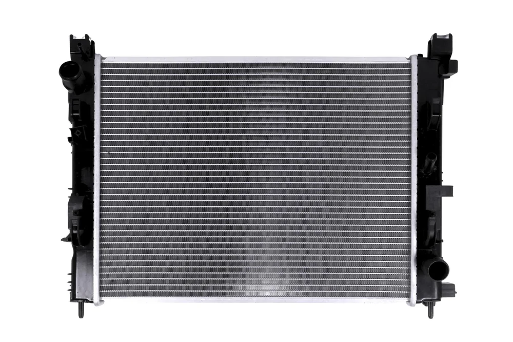 Chladič, chlazení motoru KAMOKA 7700206 – OE 214104225R Chladič, chlazení motoru KAMOKA 7700206 – OE 214104225R